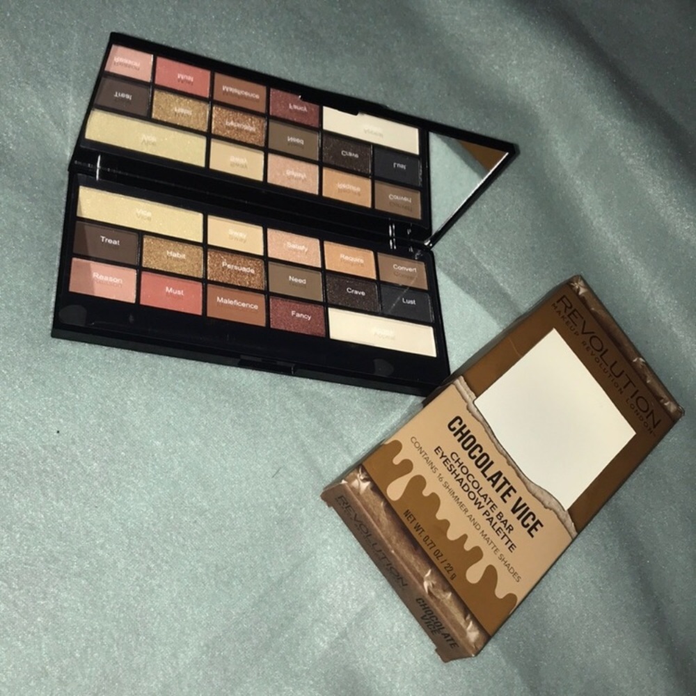 Makeup Revolution Chocolate Bar Eyeshadow Palette.